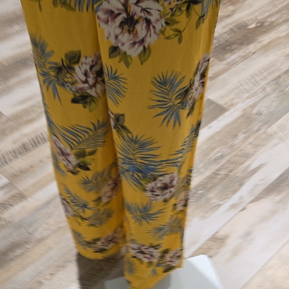 Haute Monde Yellow Floral Jumpsuit with Wide-Leg Design - Picture 7 of 8